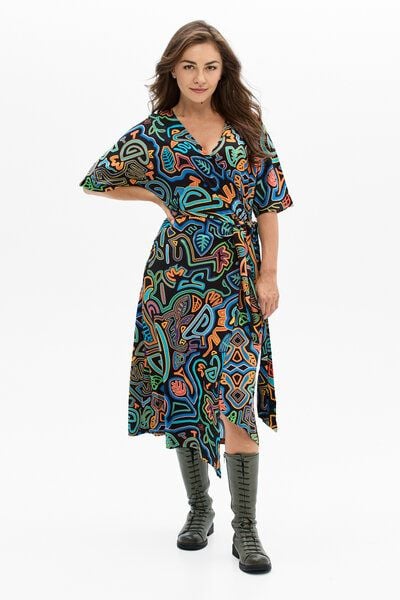 Kleid Maya – farbenfroh aus Viskose – Wickelausschnitt & Taillengürtel – Statement-Print – Fair in EU produziert – KOKOworld von KOKOworld