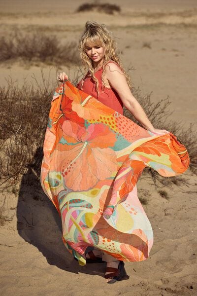 Pareo Vezo – Multifunktionaler Schal – Auf viele Arten tragbar – Leichter Stoff – Farbenfroher einzigartiger Print von KOKOworld – Fair produziert in Polen von KOKOworld