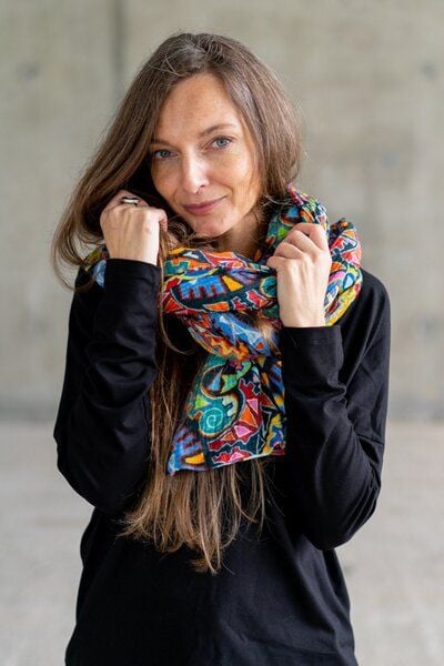 Schal Wind – Farbenfroh – ethno Muster inspiriert von Molas der Kuna – Bio-Baumwolle Musselin – KOKOworld Design – Fair produziert in Polen von KOKOworld