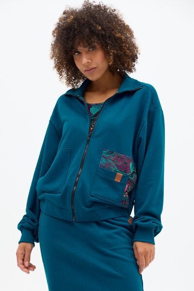 KOKOworld Sweatshirt Wolf – Durchgehender Reißverschluss – Große, aufgesetzte Taschen – Passe mit dekorativem Koko-Label – Fair produziert in Polen von KOKOworld