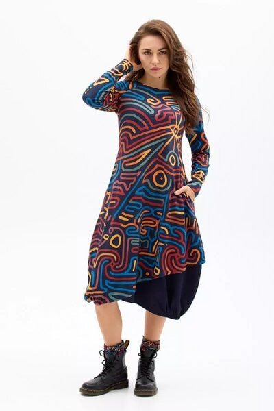 Kleid Cascada – Asymmetrischer Saum – Exklusiv bedrucktem KOKOworld – Versteckte Taschen – Fair produziert in Polen von KOKOworld