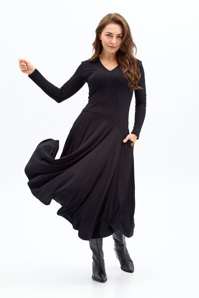 Kleid Lia – Maxikleid mit ausgestelltem Rock – Lange Ärmel – V-Ausschnitt – Versteckte Taschen – 100% in der EU fair produziert – KOKOworld von KOKOworld