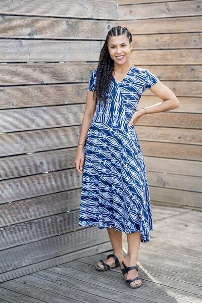 Kleid Lia Summer – luftig & asymmetrisch aus Viskose – blau-weiß mit KOKOworld Print – Fair in EU produziert Kleid Lia Summer – luftig & asymmetrisch aus Viskose – blau-weiß mit KOKOworld Print – Fair in EU produziert von KOKOworld