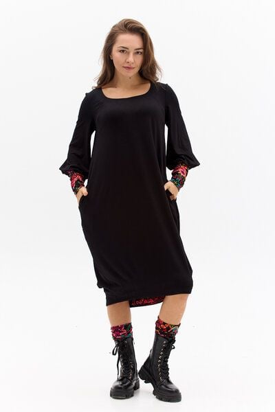 Kleid Morelia – Ballonkleid – Länge bis zum Knie/über das Knie – Aufgebauschte Ärmel – Carré-Ausschnitt – Farbenfroher einzigartiger Print von KOKOworld – Fair produziert in Polen Kleid Morelia – Ballonkleid – Länge bis zum Knie/über das Knie – Aufgebauschte Ärmel – Carré-Ausschnitt – Farbenfroher einzigartiger Print von KOKOworld – Fair produziert in Polen von KOKOworld