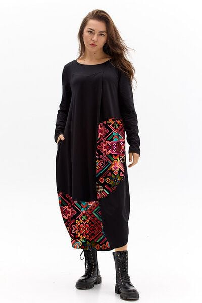 Kleid Tara – Maxikleid im „Ballon“-Stil – Langen Ärmeln – Seitliche Bänder zur Längenregulierung – Asymmetrische Nähte – Farbenfroher einzigartiger Print von KOKOworld – Fair produziert in Polen Kleid Tara – Maxikleid im „Ballon“-Stil – Langen Ärmeln – Seitliche Bänder zur Längenregulierung – Asymmetrische Nähte – Farbenfroher einzigartiger Print von KOKOworld – Fair produziert in Polen von KOKOworld