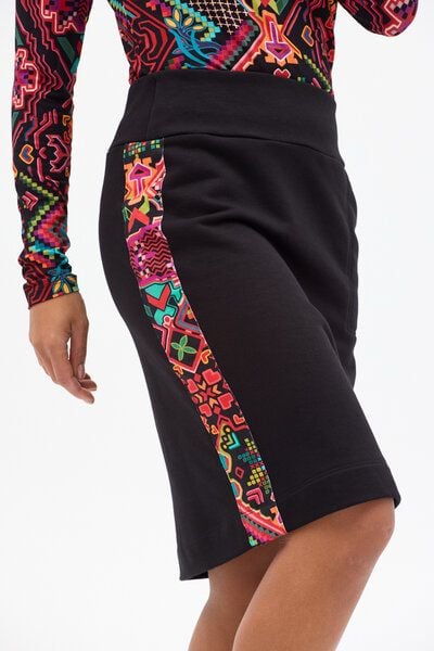 Rock Loba – Figurbetonter Schnitt bis zum Knie – Tasche an einer Seite – Breiter Bund – Einsätze aus einem Originalmuster KOKOworld – Fair produziert in Polen von KOKOworld