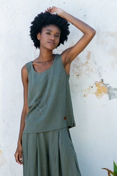 Top Katania – Lockeres mit einfacher Form – Breite Schulterträger – Rundhalsausschnitt – Viscose mit Leinen – 100% in der EU fair produziert – KOKOworld von KOKOworld