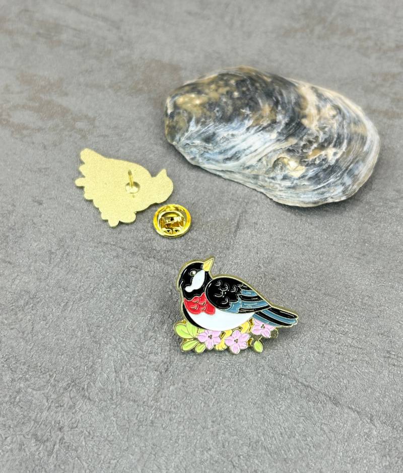 Emaille Pin/Brosche - Schwarzer Vogel Mit Messingverschluss Emaille Pin/Brosche - Schwarzer Vogel Mit Messingverschluss von KOLBECKERISLAND