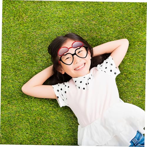 KOMBIUDA Sonnenbrille Herzform Leicht und Robust für Jungen Mädchen Ergonomisch und Bequem Modisch für Party Festival Outdoor aktivitäten Geeignet für Jahre PC Ac Material Schwarzer Rahmen von KOMBIUDA