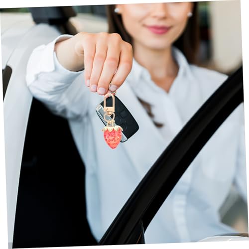 KOMBIUDA Süßer Erdbeer Schlüsselanhänger Anhänger Robust Charm für Taschen Rucksäcke Mädchen Modisches Accessoire Süßer Beutelanhänger Niedlicher Erdbeer von KOMBIUDA