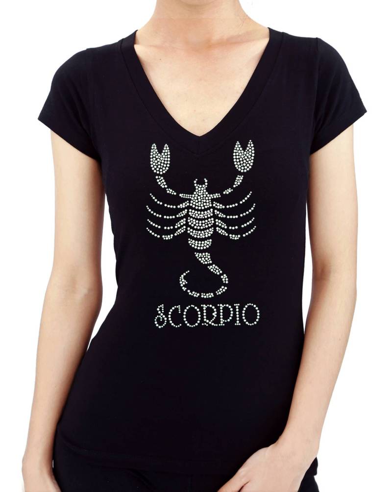 Sternzeichen Skorpion Strass Ohrstecker Horoskop Bling Funkelnden Frau T Shirts Mädchen Top Dame T-Shirt von KOOLNOMAD
