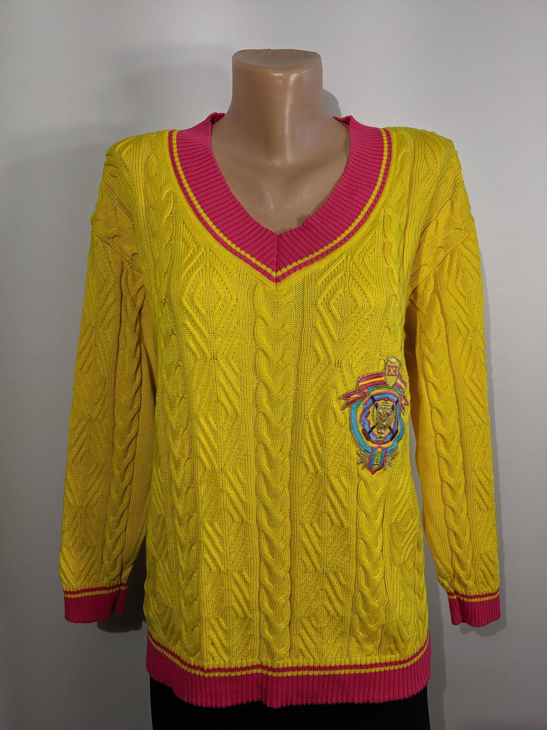 Vintage 80Er Jahre Escada Pullover in Gelb Mit Stickerei. V-Ausschnitt von KORARE