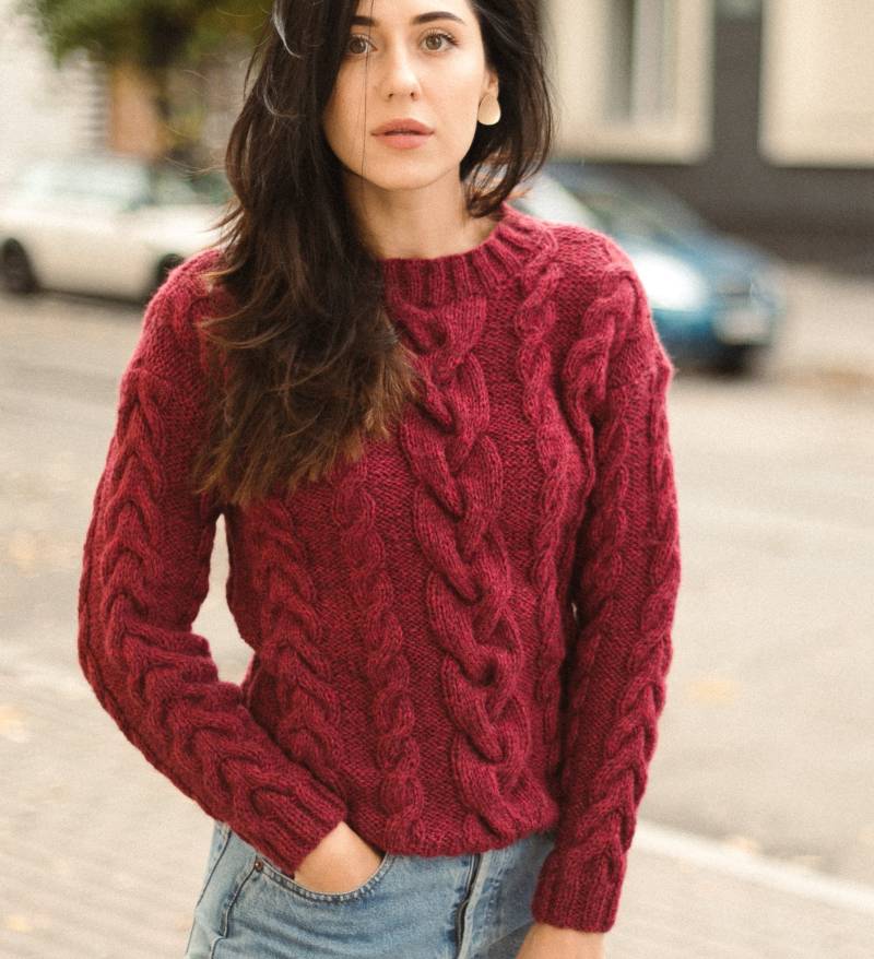 Beere Zopfmuster Frauen Pullover. Alpaka Pullover Für Frauen. Handgestrickter Regular Fit Alpakapullover. Beeren von KOSAKNITWEAR