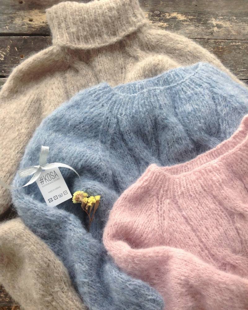 Blaue Zopfmuster Damen Pullover. Flauschiger Alpaka Pullover Für Frauen. Handgestrickter Blauer von KOSAKNITWEAR