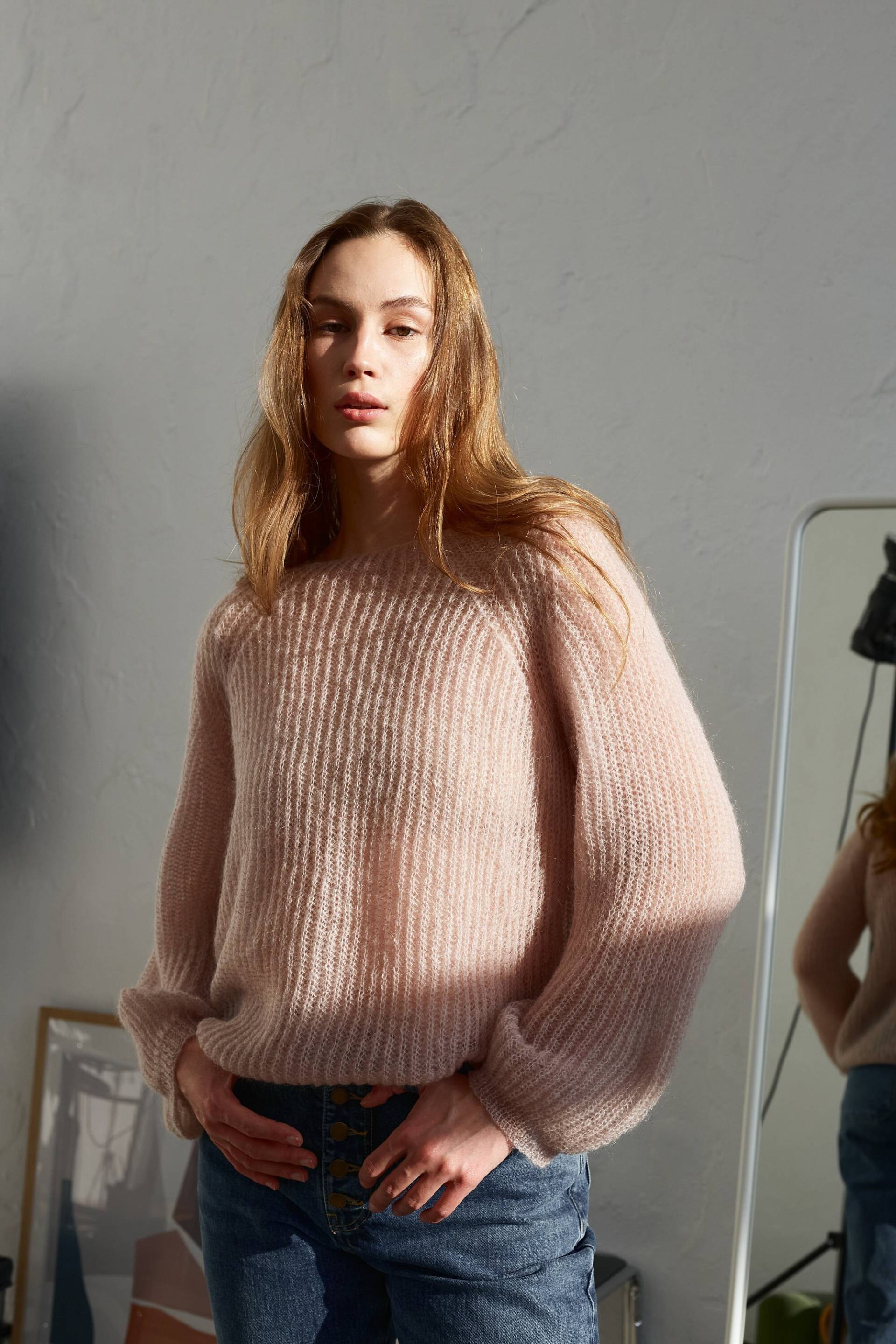 Mohair Damen Pullover. Oversize Schwerelosigkeit Plus Size Strickmode Für Frauen von KOSAKNITWEAR