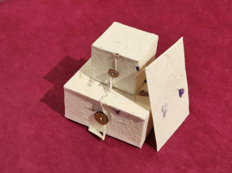 Lokta Schmuckbeutel Mit Kornblumen Blüten - Handgemacht in Napal von KOSELI2020