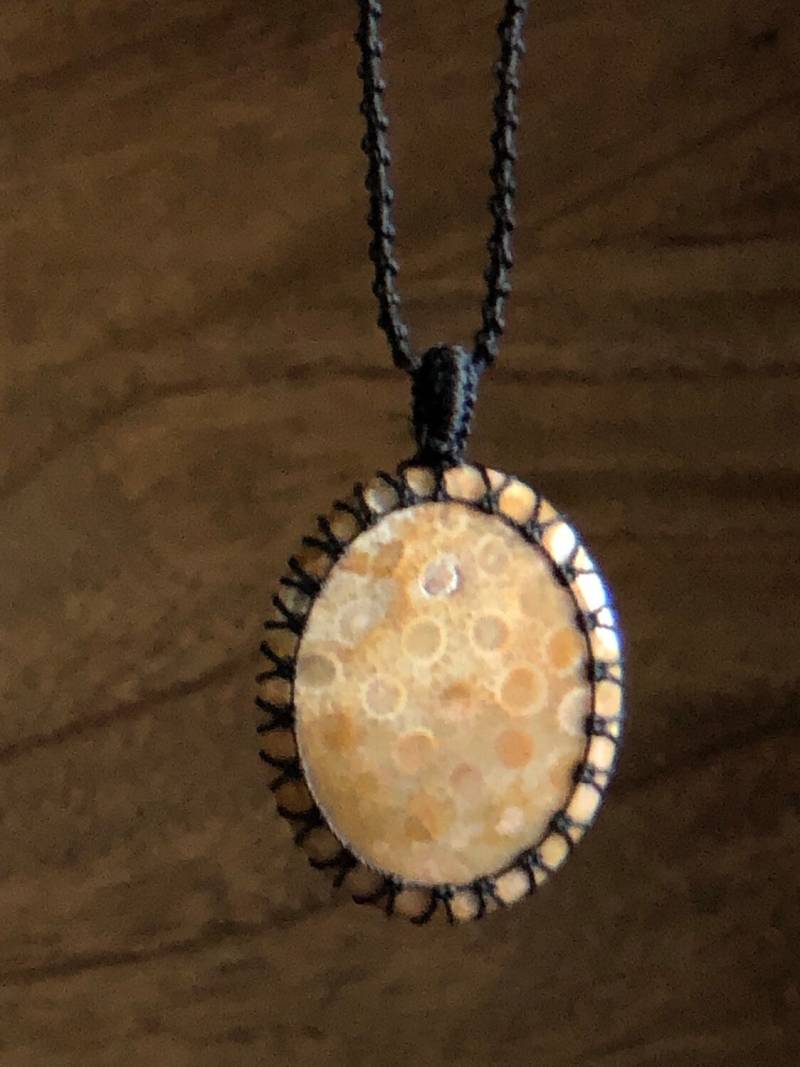 Fossiler Korallen Anhänger Halskette, Achatisierter Schmuck Handgemacht, Fossilien Halskette Für Frauen, Makramee Halsketten Stein Fossiler Korallen Anhänger Halskette, Achatisierter Schmuck Handgemacht, Fossilien Halskette Für Frauen, Makramee Halsketten Stein von KOSHA6