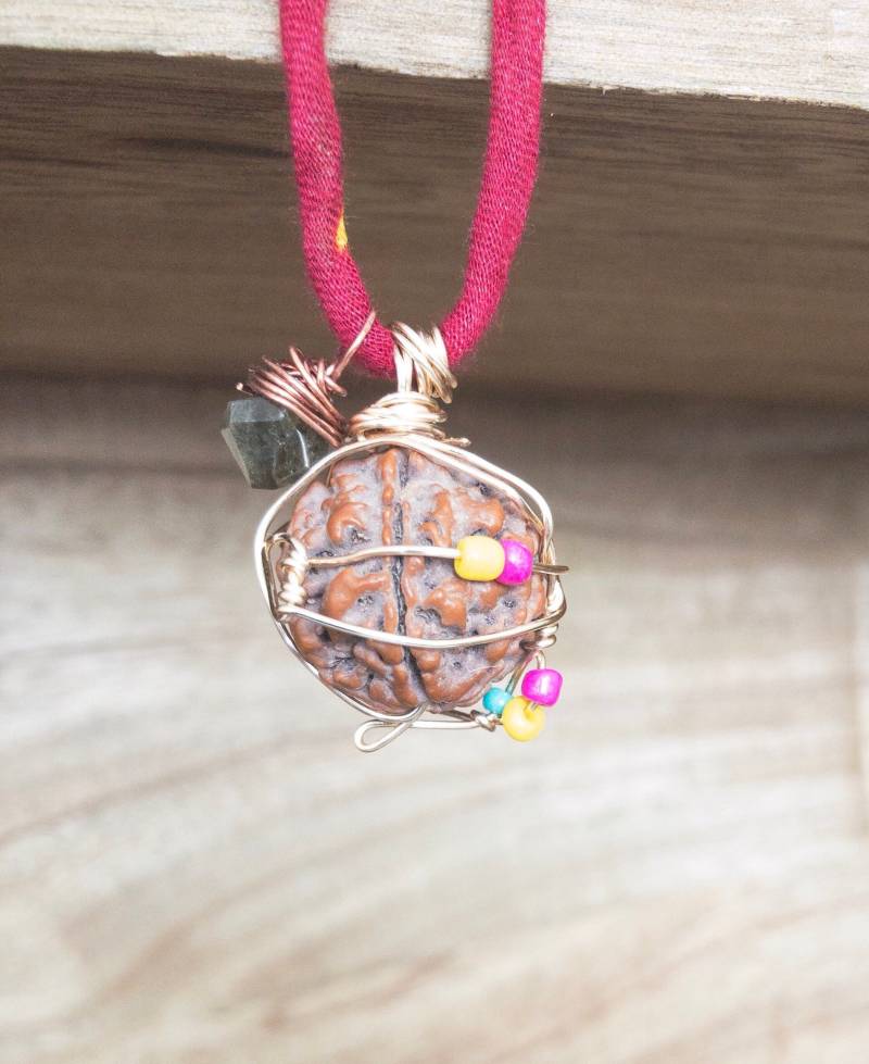 Wire Wrap Rudraksha Anhänger Boho Halskette Mit Turmalin von KOSHA6