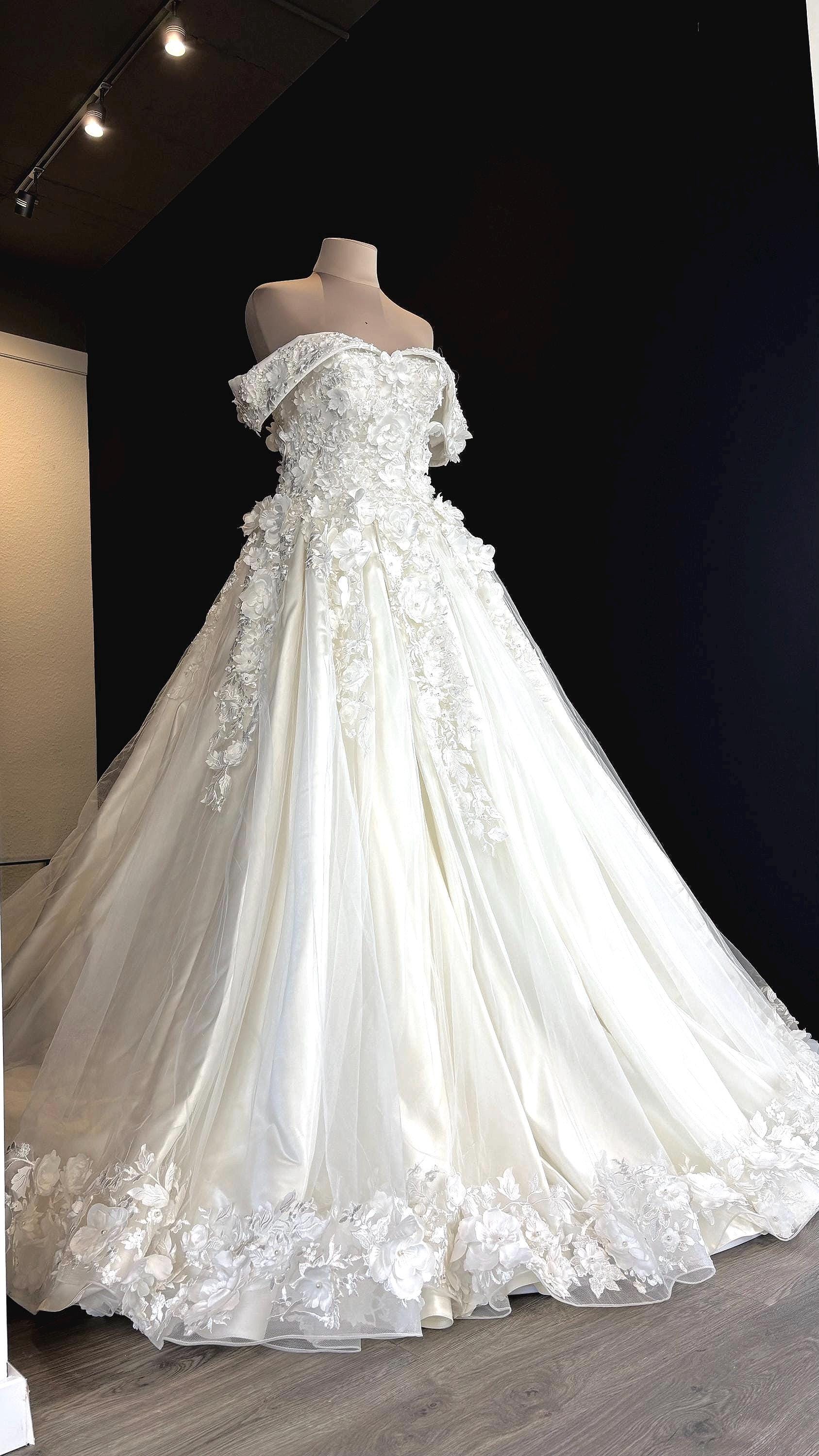 Brautkleid Kosmilux Brautkleid Kosmilux von KOSMILUX