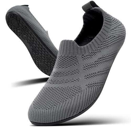 KOWAYI Hausschuhe Herren Damen Slip on Hüttenschuhe Geschlossen Barfußschuhe Unisex Rutschfeste Home Slipper Atmungsaktive Leichte Stricken Pantoffeln Dunkelgrau 41XIN KOWAYI Hausschuhe Herren Damen Slip on Hüttenschuhe Geschlossen Barfußschuhe Unisex Rutschfeste Home Slipper Atmungsaktive Leichte Stricken Pantoffeln Dunkelgrau 41XIN von KOWAYI