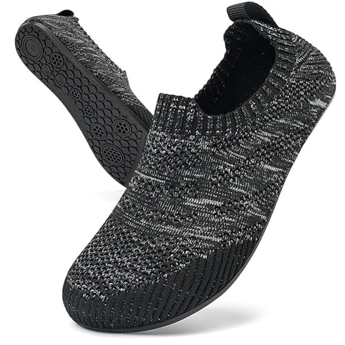 KOWAYI Hausschuhe Herren Damen Slip on Hüttenschuhe Geschlossen Barfußschuhe Unisex Rutschfeste Home Slipper Atmungsaktive Leichte Stricken Pantoffeln Schwarz Grau 45XIN KOWAYI Hausschuhe Herren Damen Slip on Hüttenschuhe Geschlossen Barfußschuhe Unisex Rutschfeste Home Slipper Atmungsaktive Leichte Stricken Pantoffeln Schwarz Grau 45XIN von KOWAYI