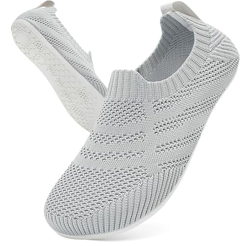 KOWAYI Hausschuhe Herren Slip on Hüttenschuhe Damen Geschlossen Barfußschuhe Unisex Atmungsaktive Pantoffeln Rutschfeste Leichte Home Slipper Hellgrau 42 von KOWAYI