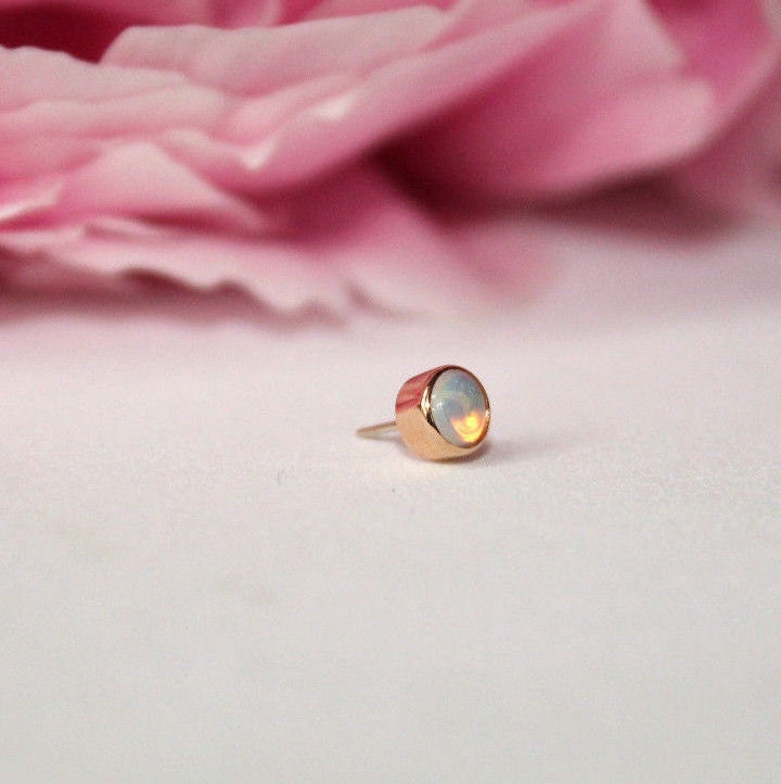 14K Gold Opal Bezel Piercing 25G Threadless, 14/16G Threaded Pins von KPDesignBodyJewelry