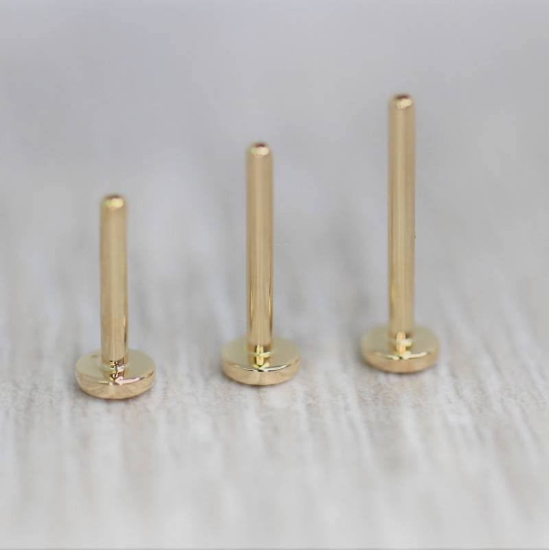 14K Solid Gold Threadless Labret Post 18G Flache Rückseite von KPDesignBodyJewelry