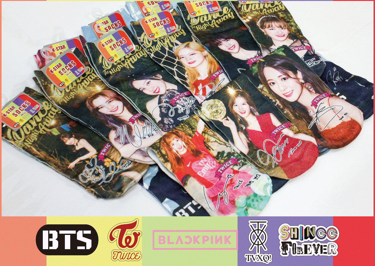 Zweimal Zeichen-Socken - Nayeon Jeongyeon Momo Sana Jihyo Mina Dahyun Chaeyoung Tzuyu von KPOPPNE