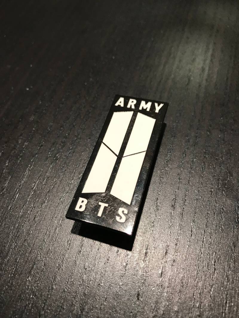 Bts Army Emaille Pin von KPopCollective