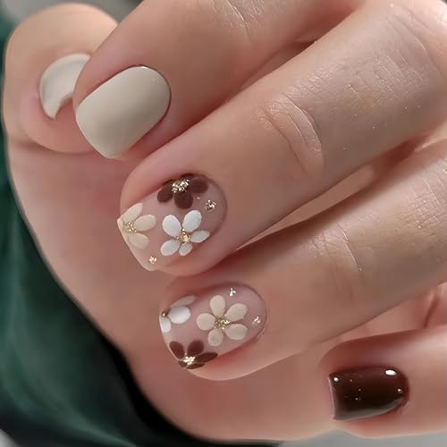 KQueenest Braun Nägel zum Aufkleben Kurz Eckig - Press On Nails mit Blüten Gestaltung, Fake Nails Künstliche Fingernägel, Pailletten Full Cover Kokett Acryl Nägel für Frauen KQueenest Braun Nägel zum Aufkleben Kurz Eckig - Press On Nails mit Blüten Gestaltung, Fake Nails Künstliche Fingernägel, Pailletten Full Cover Kokett Acryl Nägel für Frauen von KQueenest