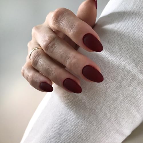 KQueenest Matt Dunkelrote Press On Nails Kurz, Acryl Nägel zum Aufkleben Kurz Runde, Einfarbig Fake Nails Mandel Fingernägel zum aufkleben, Matt Gel Kunstnägel für Frauen Alltagstauglich 24 Stück von KQueenest