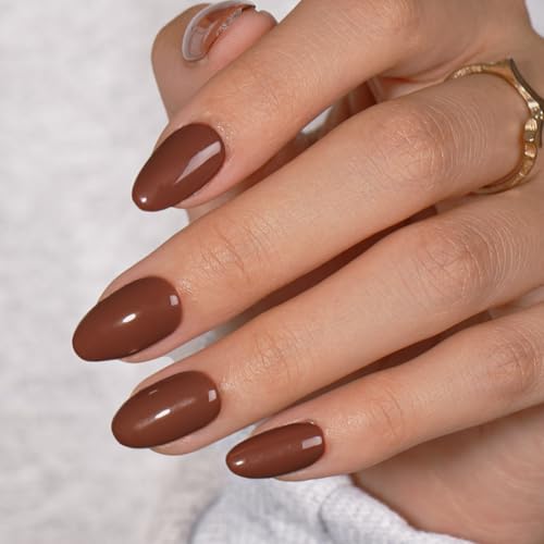 KQueenest Soft Gel Press on Nails Kurz – Sheer Braun Nägel zum Aufkleben Kurz Runde, Einfarbig Fake Nails mit Kleber, Glänzend Dunkel Kaffee Mandel Künstliche Nägel Set für Frauen & Mädchen, 24 Stück von KQueenest