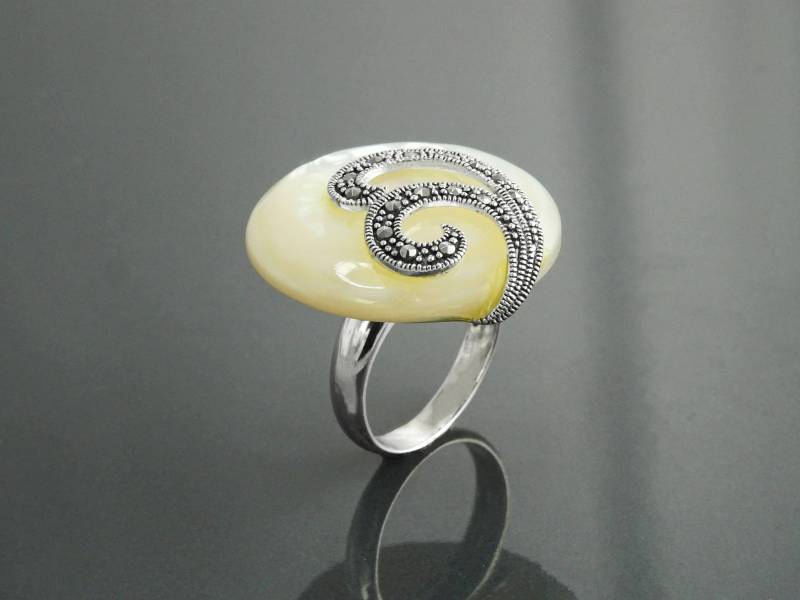 Art-Deco-Markasit-Ring, Sterlingsilber, Vintage-Markasiten-Ring, Runde Scheibe Echtes Perlmutt, Neuauflage Retro-Inspirierter Schmuck von KRAMIKE