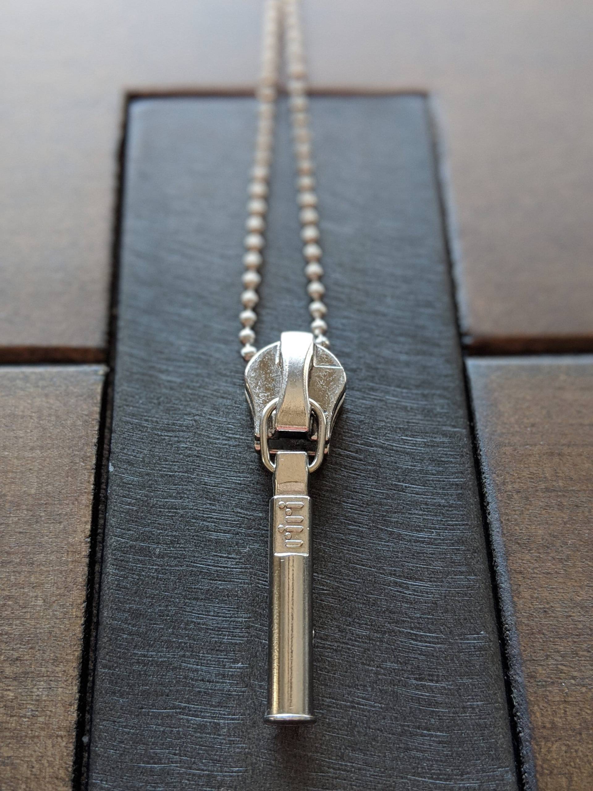Dünne Bar Reißverschluss Kette Silber von KRE8tIVEiNDUSTRIES