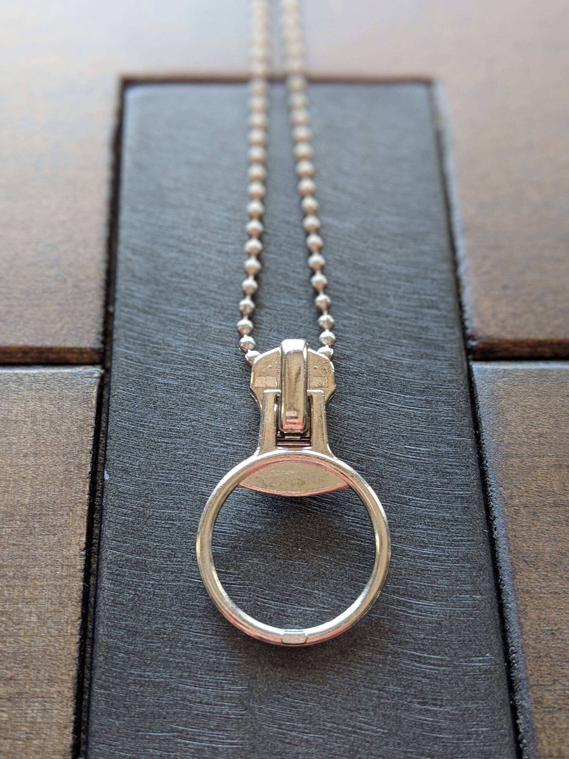 Große Runde Reißverschluss Kette Silber von KRE8tIVEiNDUSTRIES