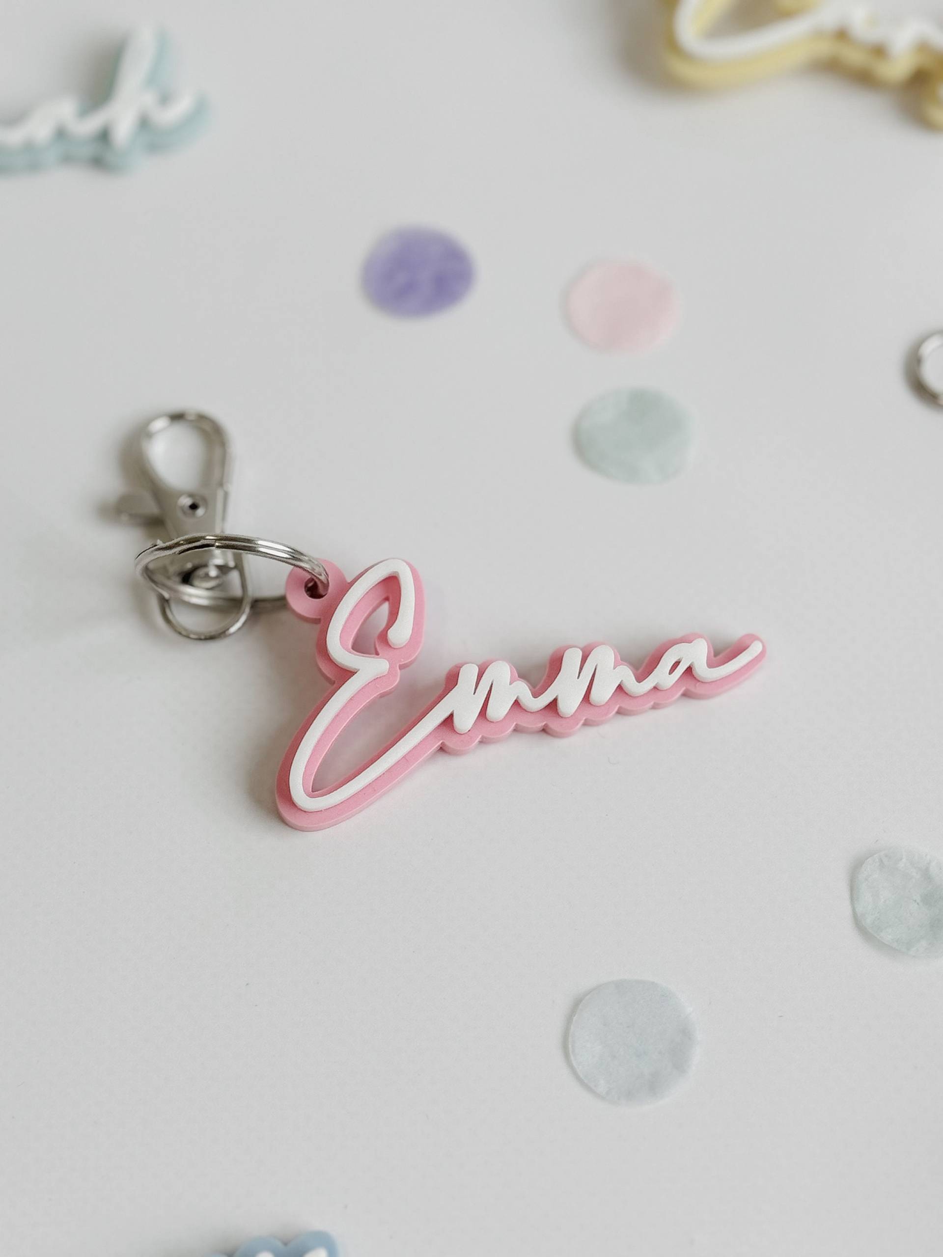 Schlüsselanhänger Mit Namen I Namensanhänger Acryl 3D -Effekt Taschenanhänger Geschenkidee Kleinigkeit Mitbringsel Schlüsselanhänger Mit Namen I Namensanhänger Acryl 3D -Effekt Taschenanhänger Geschenkidee Kleinigkeit Mitbringsel von KREATIVLIEBErmann