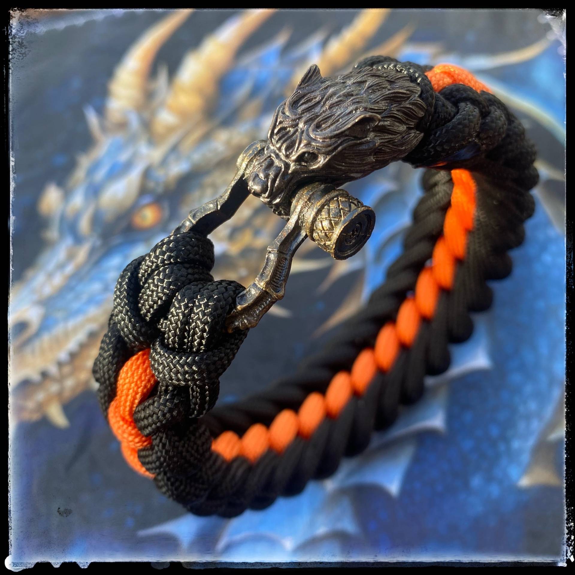 Das Snarling Wolf Paracord Armband Das Snarling Wolf Paracord Armband von KRUGEREDC