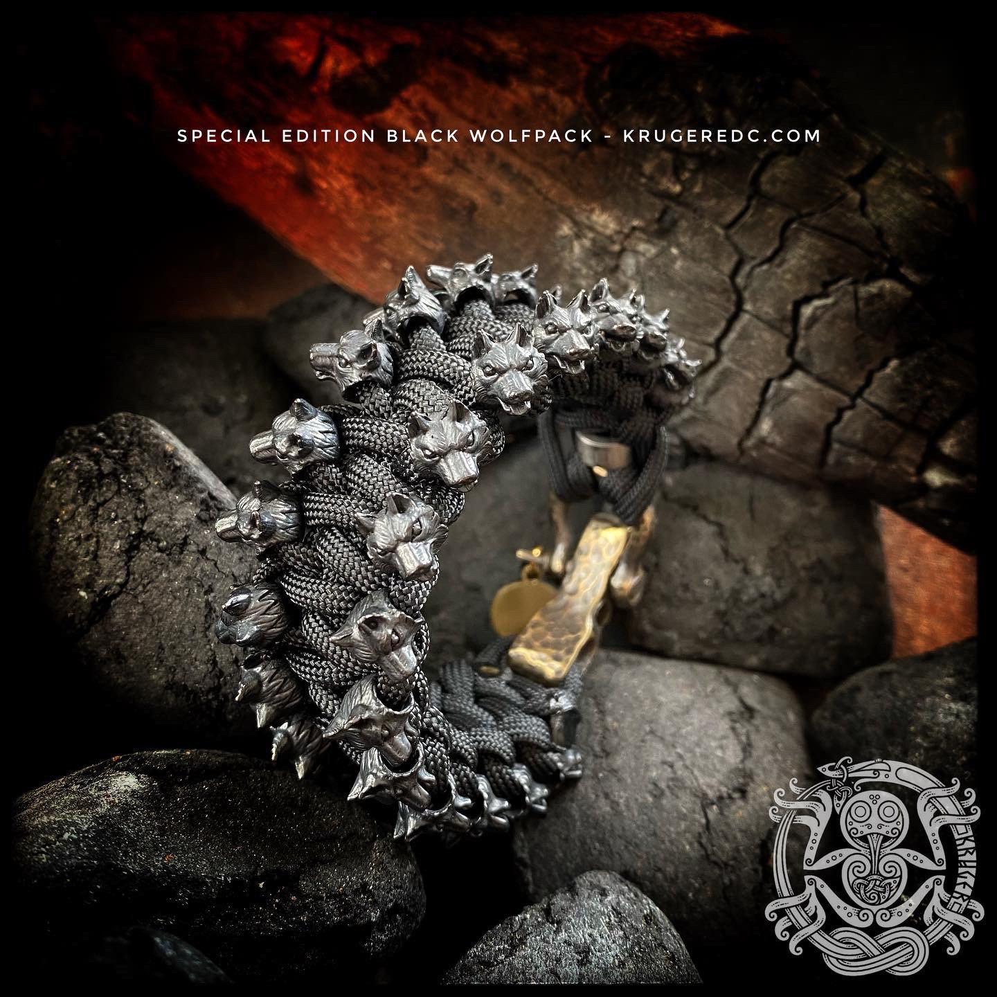 Handgefertigtes Paracord Armband Aus Messing Mit Verstellbarem Schäkel Handgefertigtes Paracord Armband Aus Messing Mit Verstellbarem Schäkel von KRUGEREDC