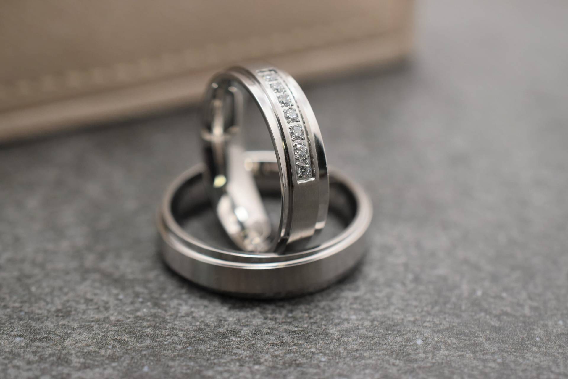 Paar Ehering Set, Edelstahl Trauringe Seine Und Ihre Ringe, Hochzeitstag Ring, Stahl Eheringe Bänder von KRUTOjewelry