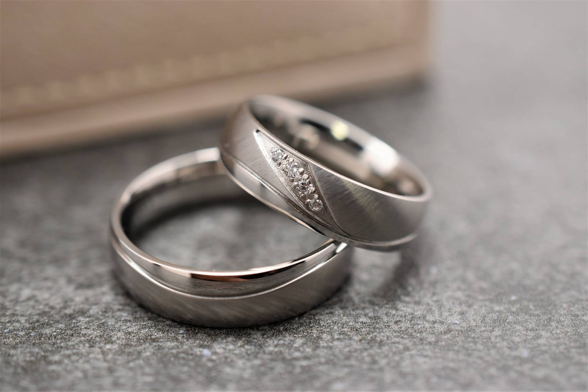 Paar Hochzeit Ring Set, Edelstahl Versprechen Seine Und Ihre Ringe, Hochzeitstag Ring, Stahl Eheringe Bands von KRUTOjewelry