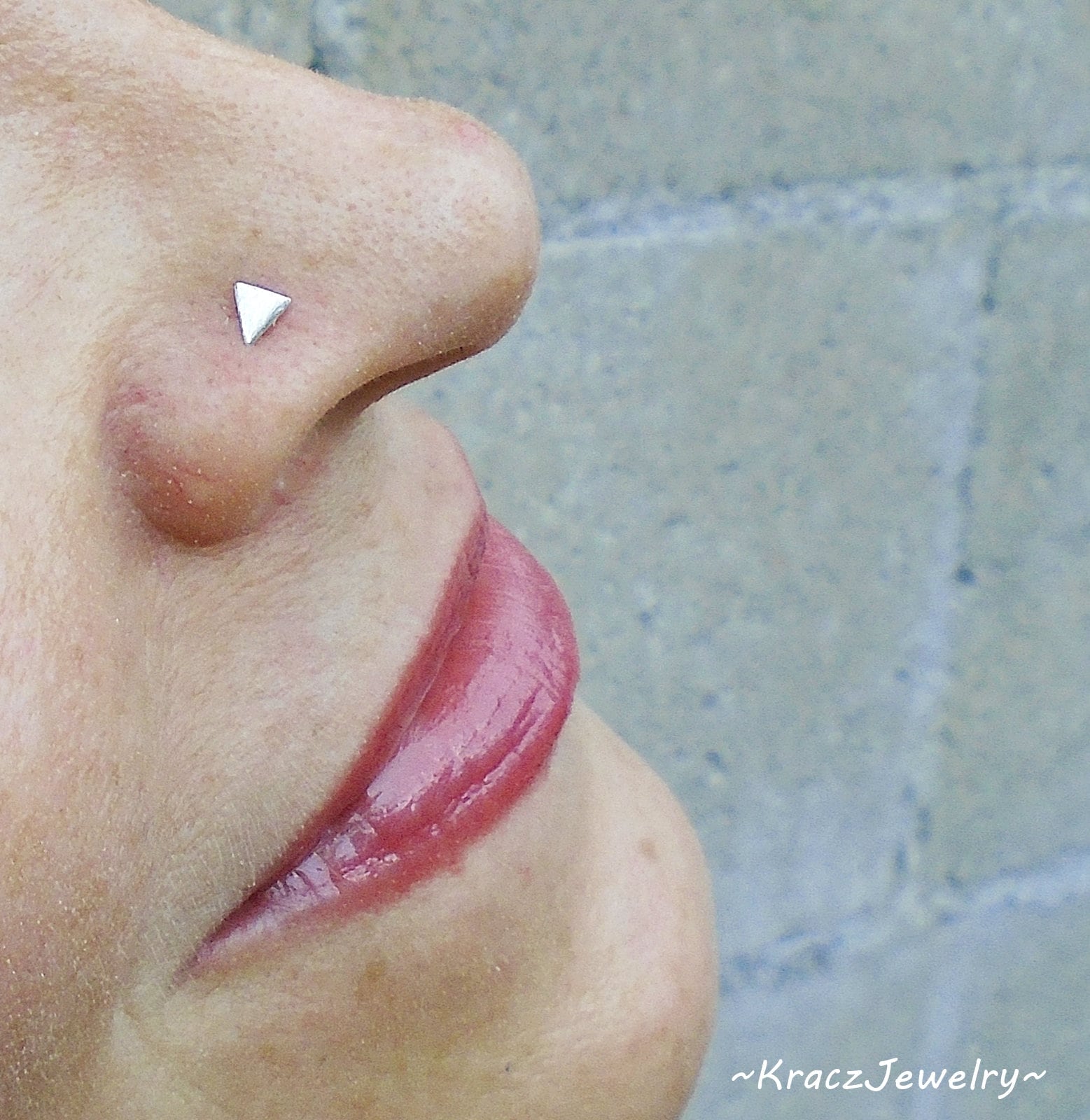 Dreieck Nasenstecker Aus 925Er Silber Handgefertigtes Pyramiden-Piercing Dreieck Nasenstecker Aus 925Er Silber Handgefertigtes Pyramiden-Piercing von KRaczJewelry