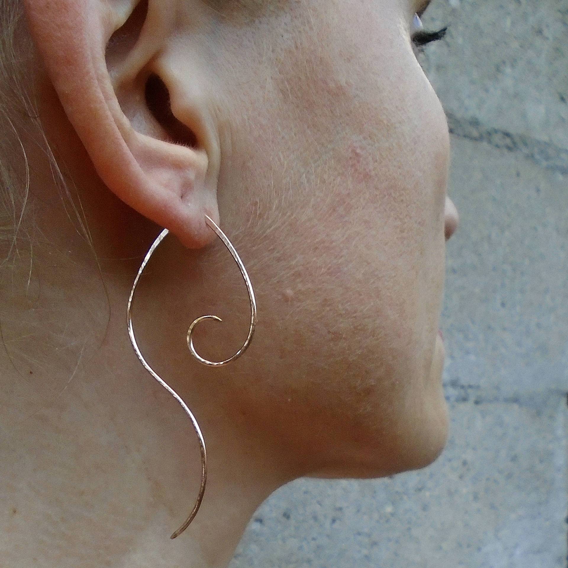 Gold Spiral Gehämmert Threader Ohrringe Gold Spiral Gehämmert Threader Ohrringe von KRaczJewelry