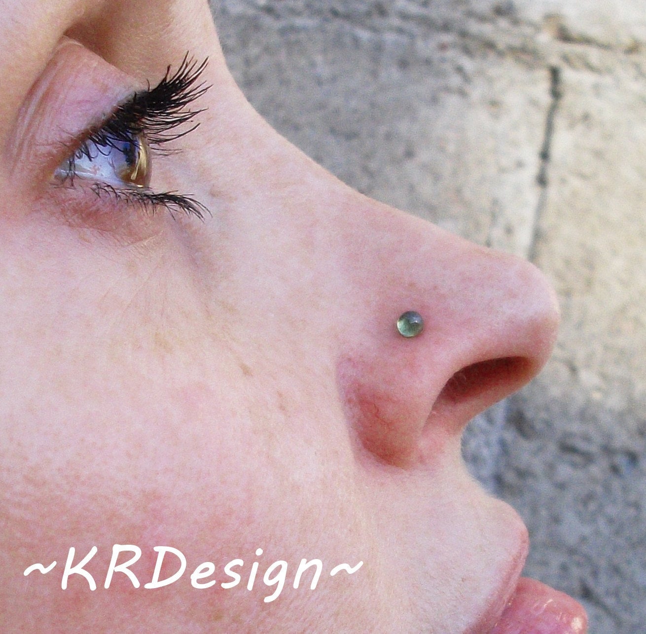 Handgefertigter Peridot Nasenstecker Sterling Silber Tragus Ohrring Handgefertigter Peridot Nasenstecker Sterling Silber Tragus Ohrring von KRaczJewelry