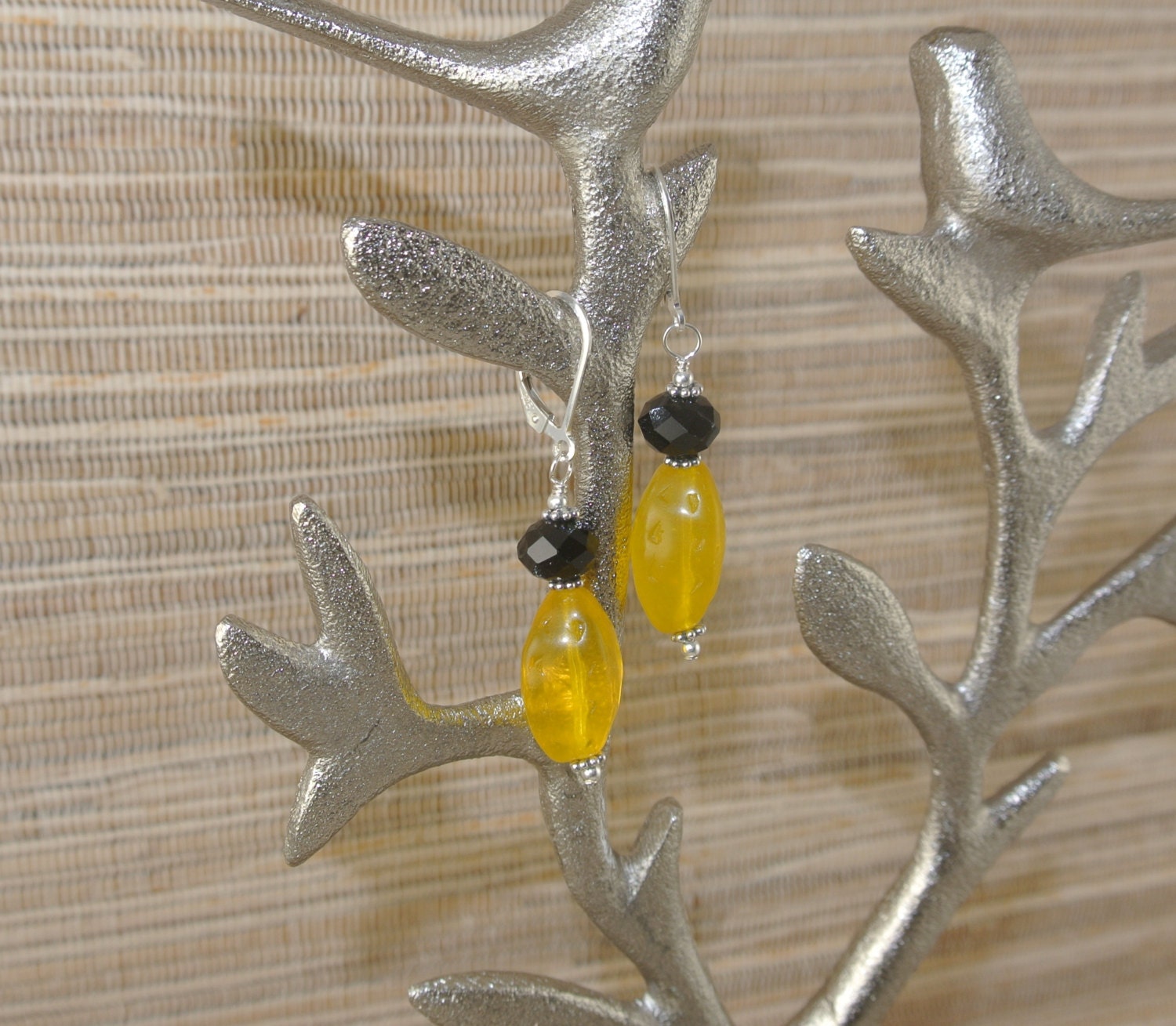 Ohrringe Aus Gepresstem Vintage Glas, Gewöhnlichem Glas & Sterlingsilber Ohrringe Aus Gepresstem Vintage Glas, Gewöhnlichem Glas & Sterlingsilber von KRiceDesigns