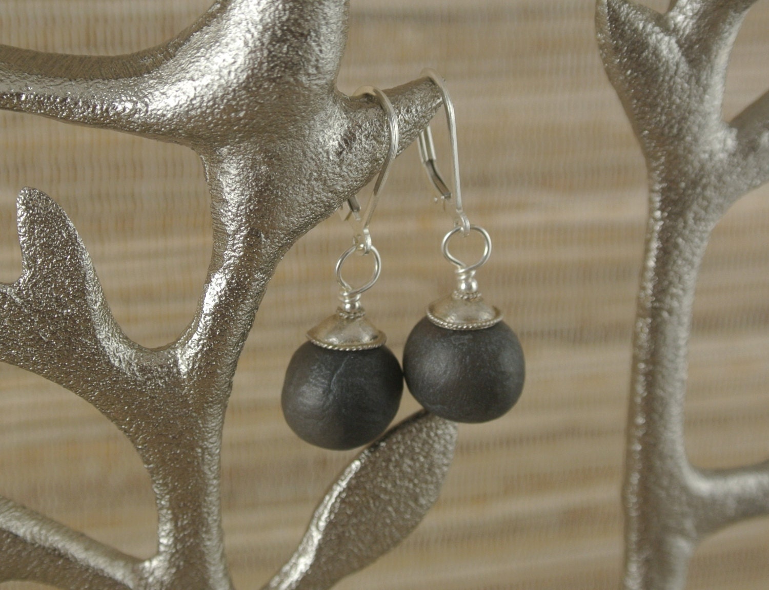 Schwarzer Ton Und Sterling Silber Ohrringe Schwarzer Ton Und Sterling Silber Ohrringe von KRiceDesigns
