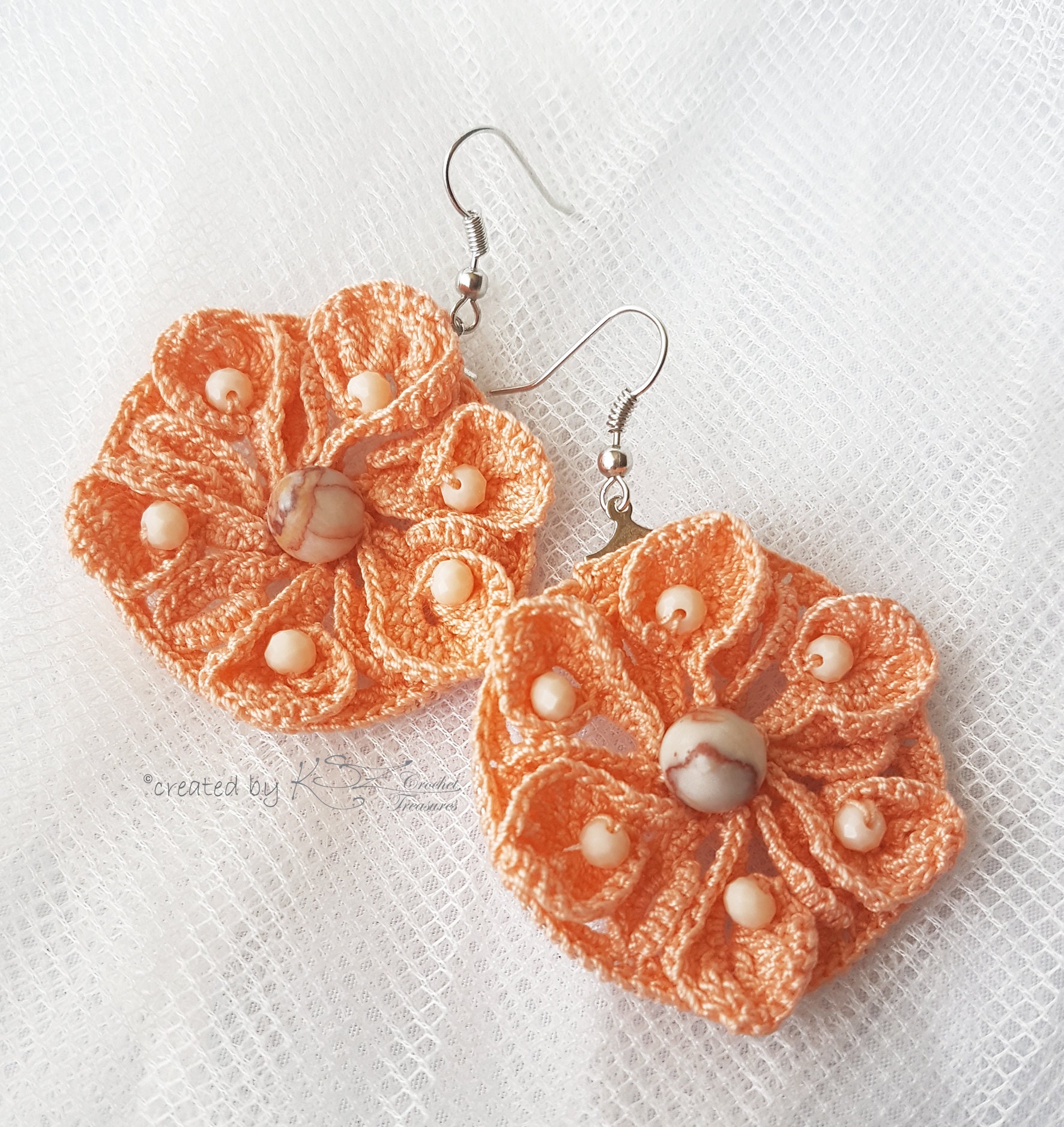 Gehäkelte Pfirsich Ohrringe Handgemachte Florale Creolen Mit Perlen Gehäkelte Pfirsich Ohrringe Handgemachte Florale Creolen Mit Perlen von KSZCrochetTreasures