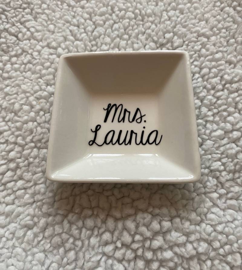 Frau Ring Schale, Verlobungsring Personalisierte Ringschale, Braut Dusche Gold Benutzerdefinierte Schmuckschale, Geschenke Für Sie von KSmithBoutique