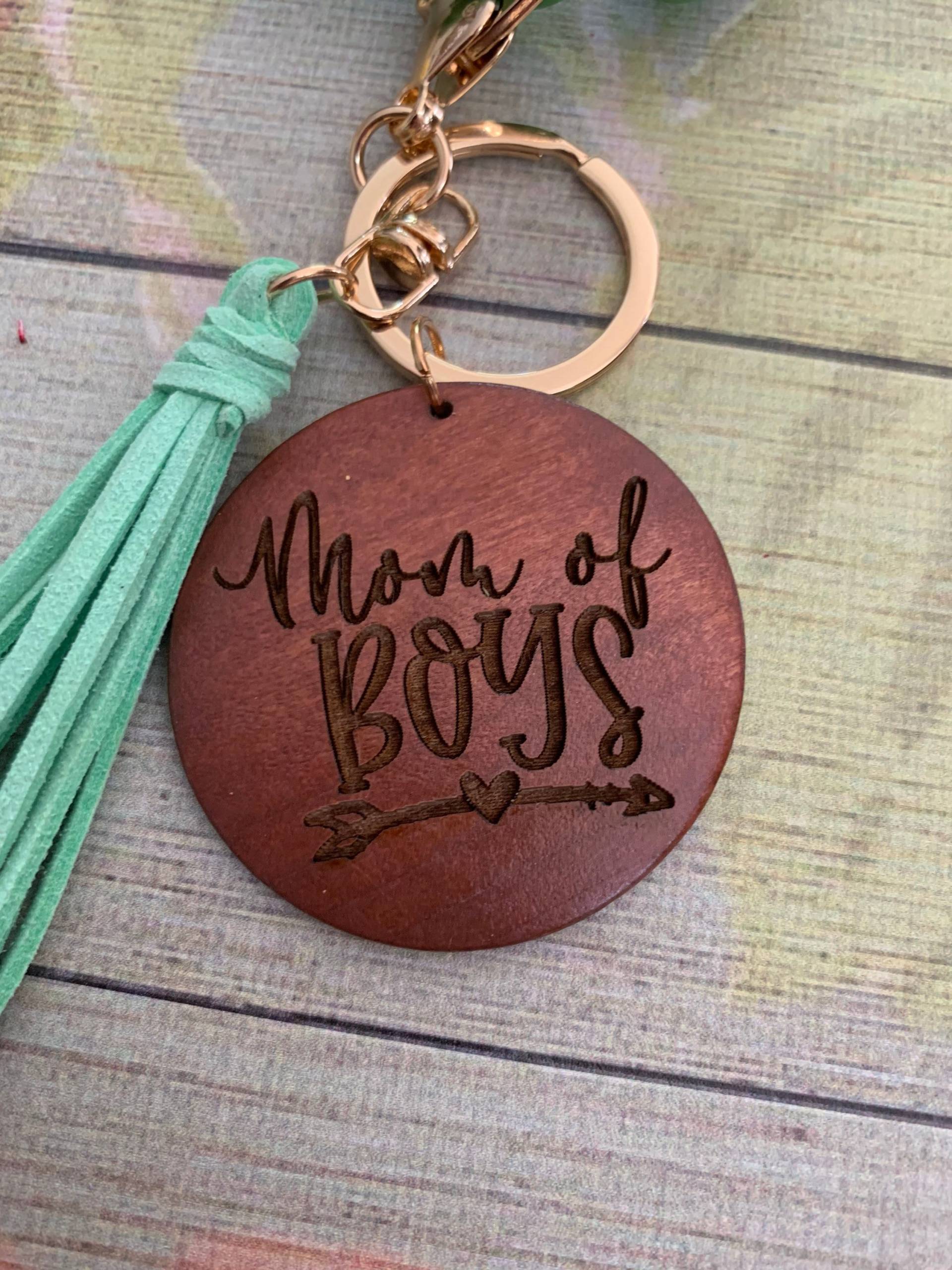 Mom Of Boys Armreif Armband Keychain | Für Schlüssel Dehnbarer Holzperlen Schlüsselanhänger Bunt von KTBugCreationsCo