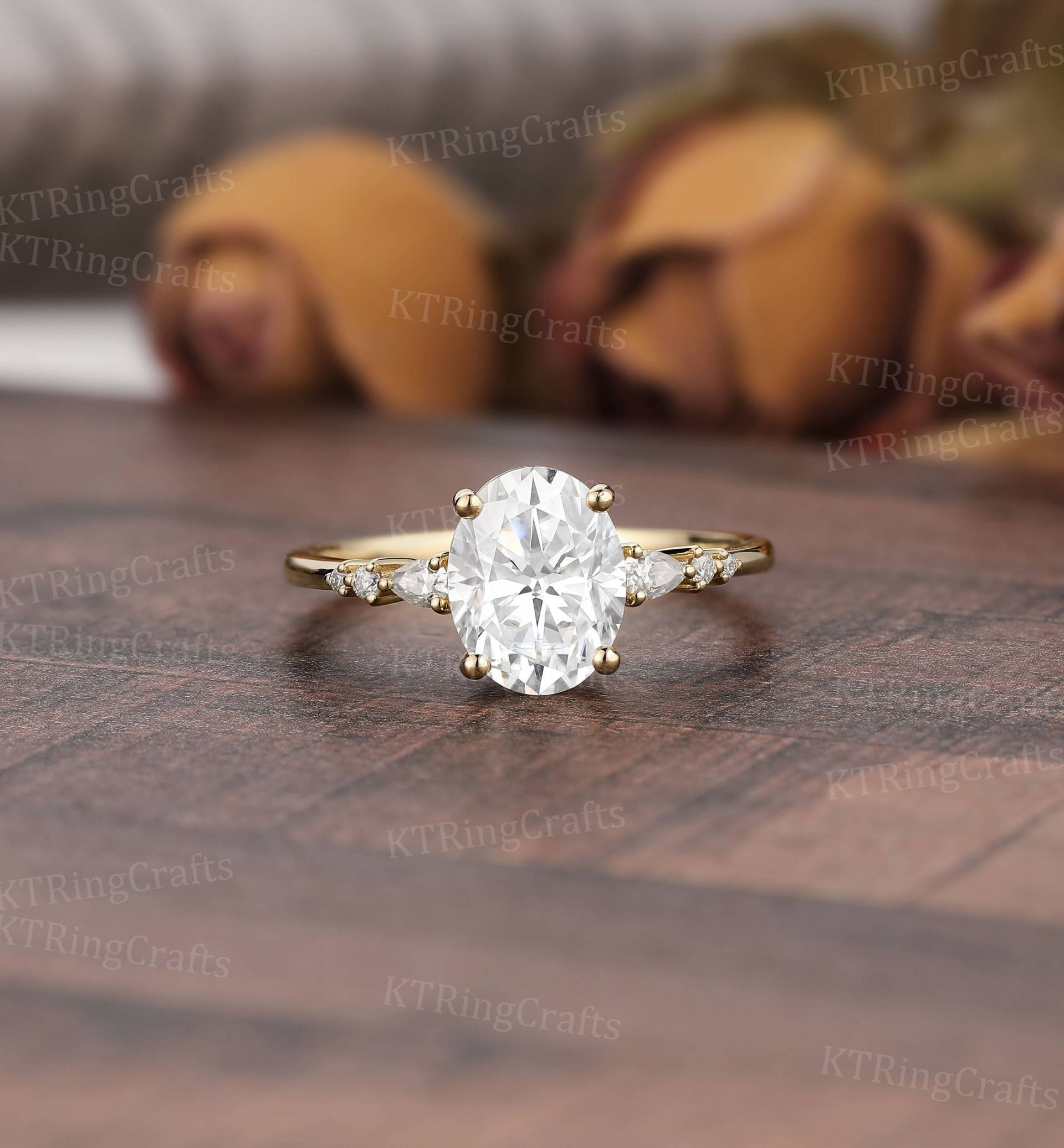 Vintage 2Ct Oval Moissanite Verlobungsring, Einzigartiger Gelbgold Ring, Cluster Diamant Sieben Stein Handgemachter Schmuck Vintage 2Ct Oval Moissanite Verlobungsring, Einzigartiger Gelbgold Ring, Cluster Diamant Sieben Stein Handgemachter Schmuck von KTRingCrafts